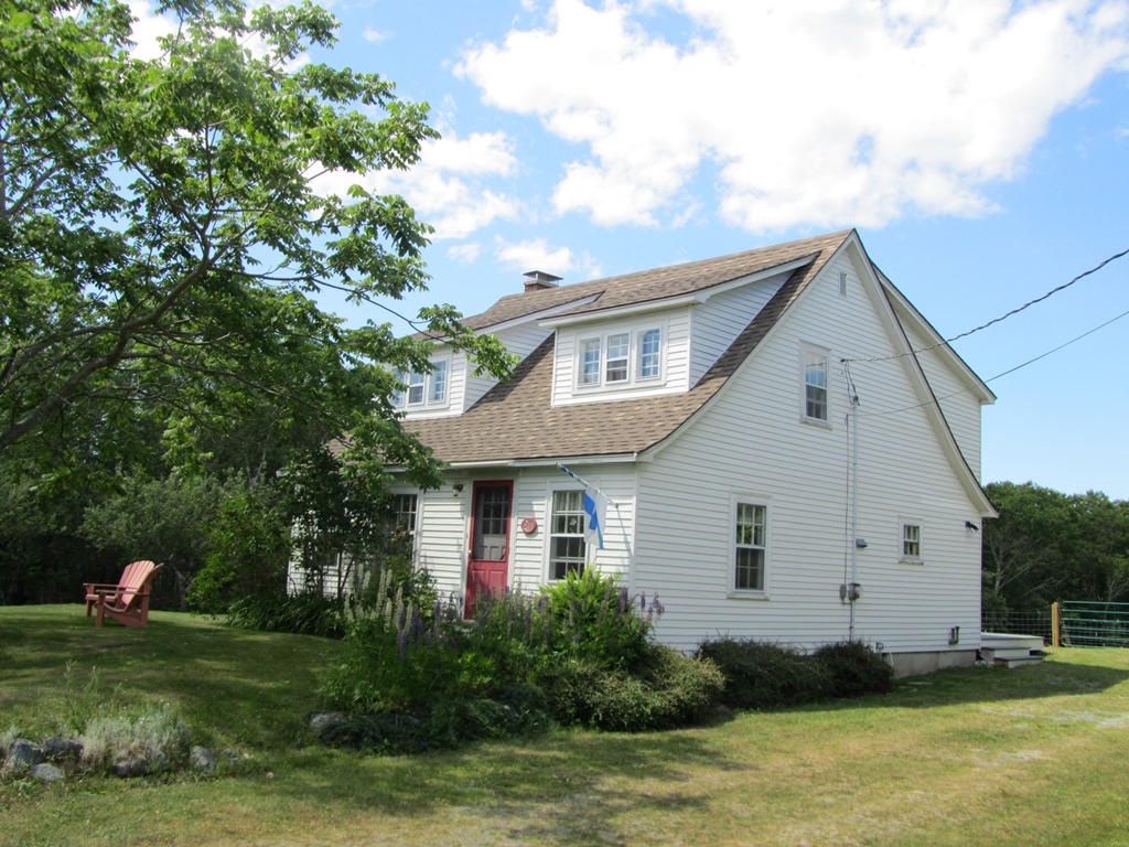 Sea Star Cottage - family friendly, business travel cottage. Carters Beach, Nova Scotia.